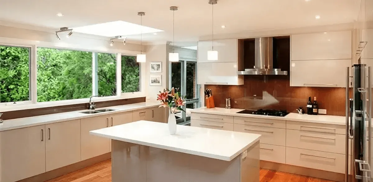 Kitchen cabinet refacing and remodel results in a modern kitchen in Pasadena, CA